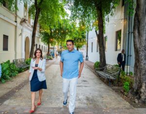 Ministro de Turismo y embajadora de USA recorren la Ciudad Colonial