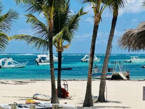 Adompretur exhorta regular el caos marítimo en franja de bañistas en playa de Bávaro