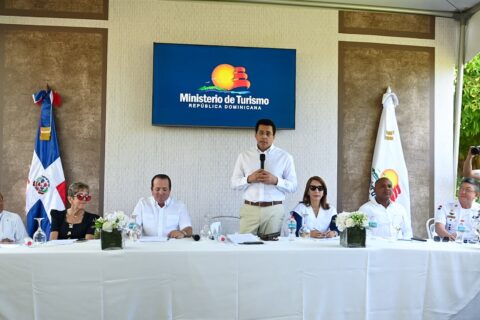David Collado deja iniciadas obras en Maimón por más de 168 millones de pesos