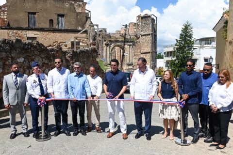 David Collado concluye entregas de calles intervenidas en Ciudad Colonial por 221 millones pesos