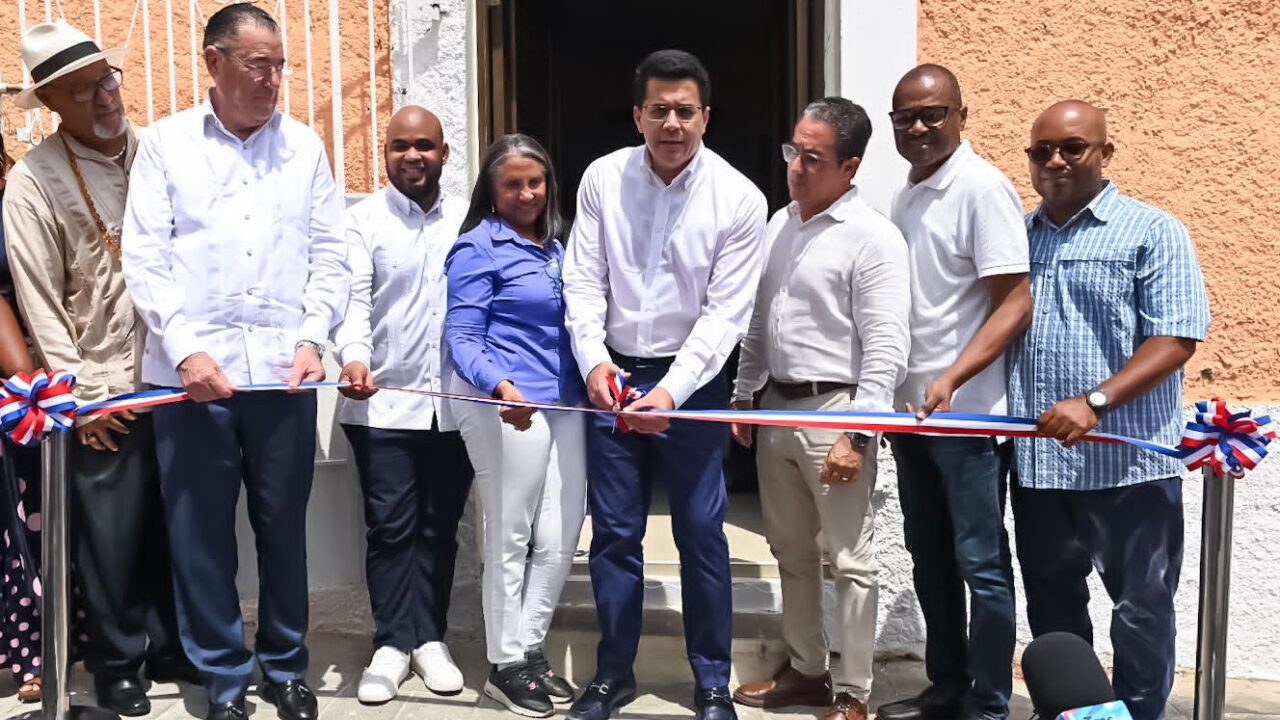 David Collado entrega 254 casas intervenidas en Ciudad Colonial